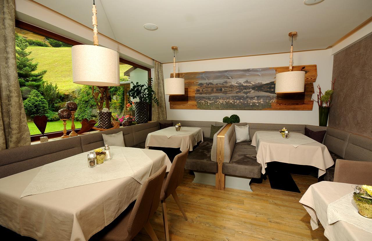 Hotel Burgschrofn Tux Exteriör bild