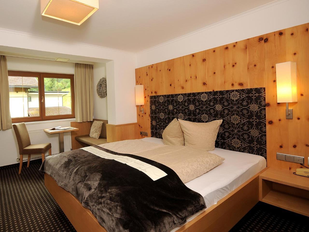 Hotel Burgschrofn Tux Exteriör bild