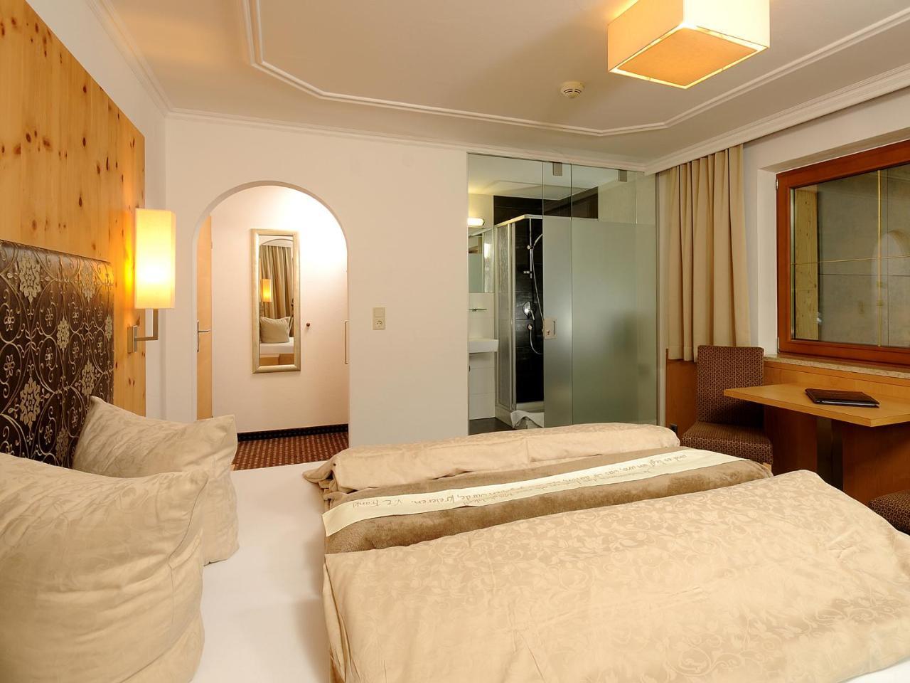 Hotel Burgschrofn Tux Exteriör bild